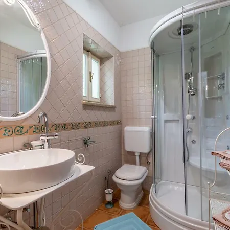 Bunischa Villa *